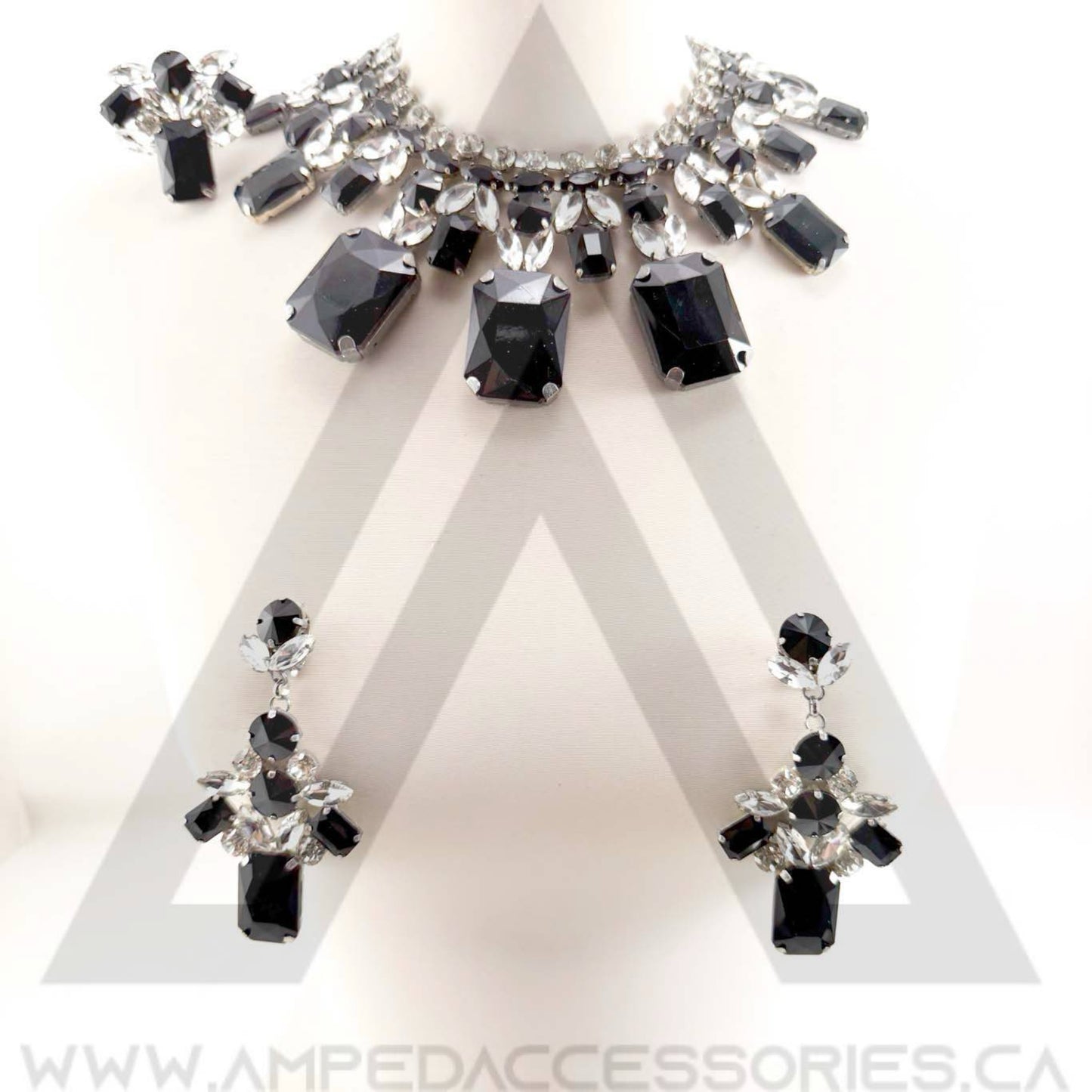 Black Necklace Sets